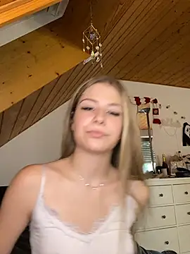 MilaRoseee live sex cam