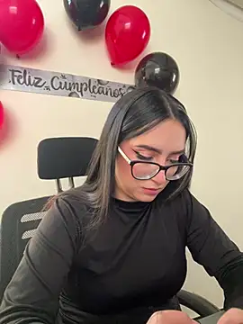 Kloenovoa- live cam on StripChat