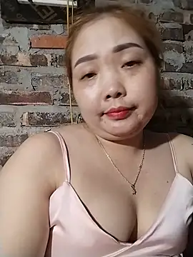 Tindraa1 live cam on StripChat