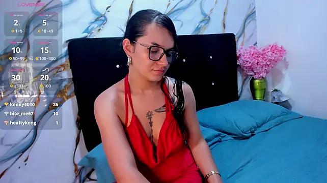 RoxanaBorns_ live cam on StripChat