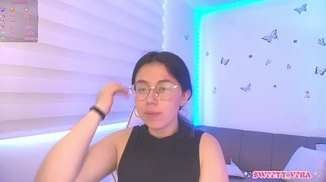 sweettvera live cam on StripChat