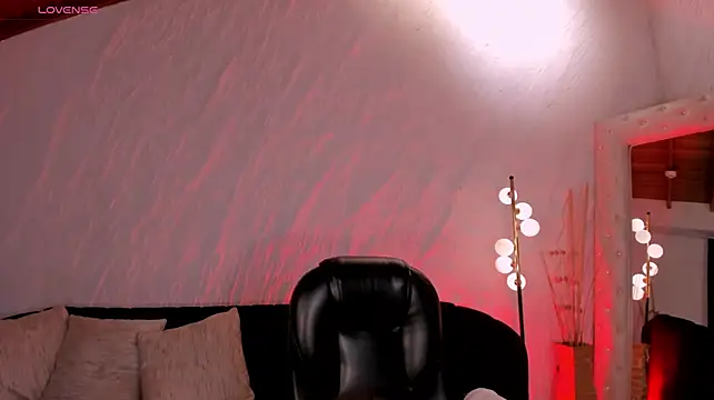 KylieJenkins live cam on StripChat