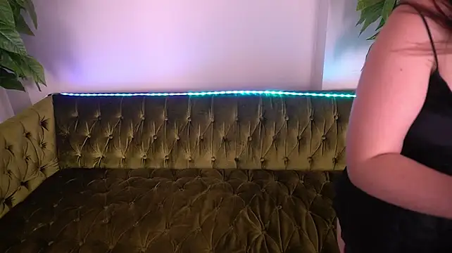 SinfulKittenn live cam on StripChat