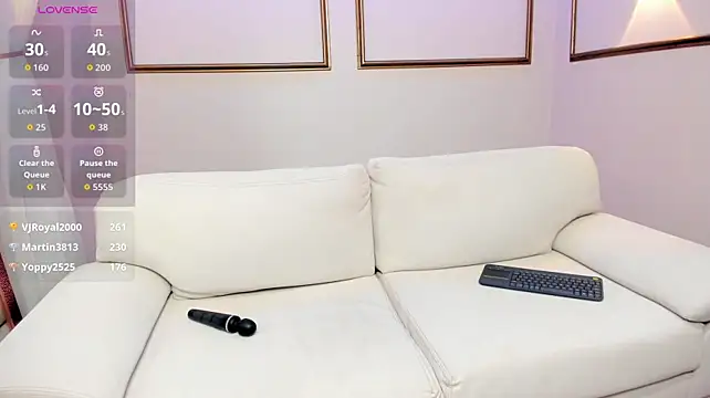 MiaLiore_ live cam on StripChat