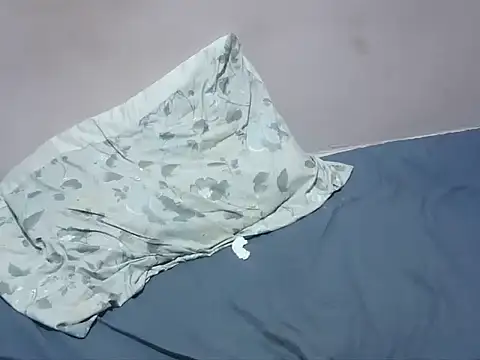 Squirty_pussie live cam on StripChat