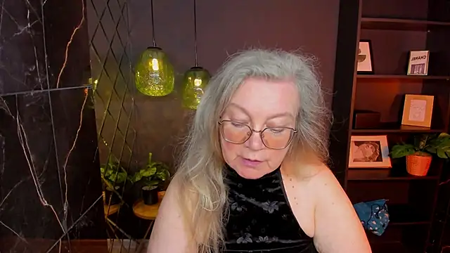 NataliMellow live cam on StripChat