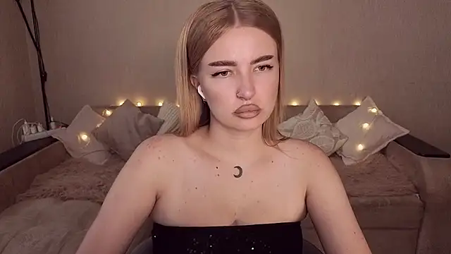 ViolettaLopez live cam on StripChat