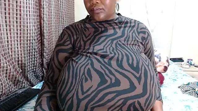 CHOCOLATEDARKBUSTYX live cam on StripChat