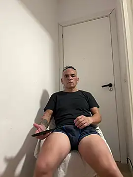 mateocali25 live cam on StripChat