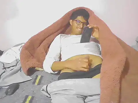Max_boy33 live cam on StripChat