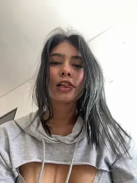 LaurenRodriiguez live cam on StripChat