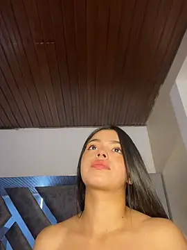 LunaMoore_Pink live cam on StripChat
