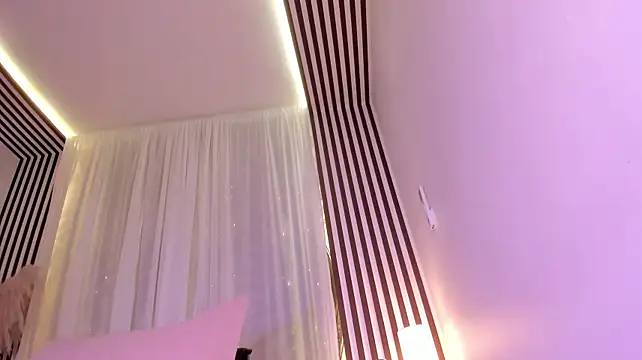 Samaantha-White live cam on StripChat