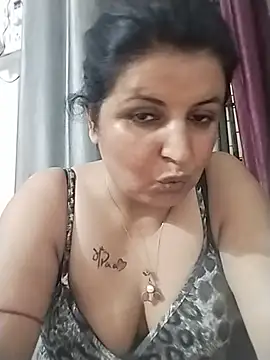 Jann_Riya333 live cam on StripChat