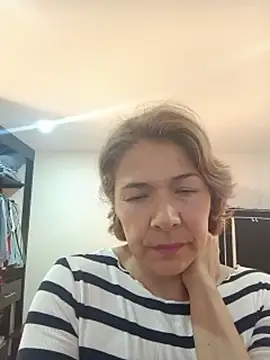 MiaIsabela_ live cam on StripChat