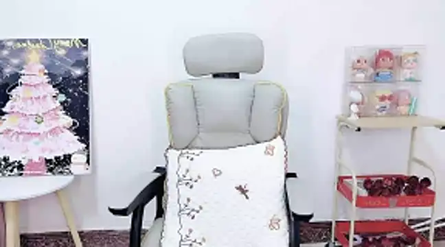 J-7758 live cam on StripChat