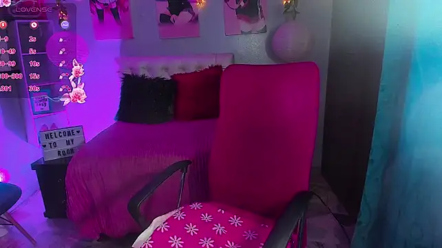 Megan_Reeves live cam on StripChat