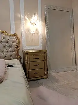 AuroraRenard live cam on StripChat
