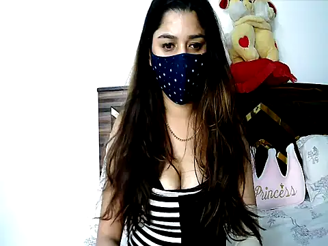 Gloie4u live cam on StripChat