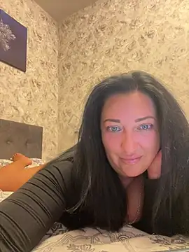ksuha11 live cam on StripChat