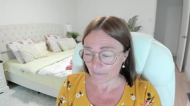 Vika73 live cam on StripChat
