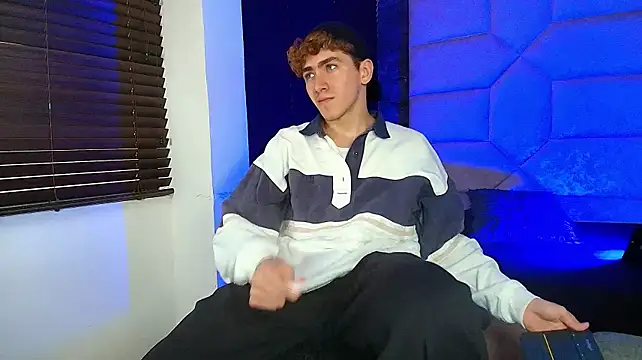 Tyler_Mcrey live cam on StripChat