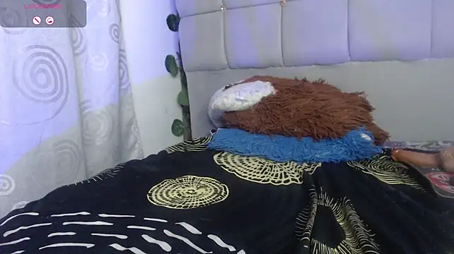 charlotte_brawn live cam on StripChat