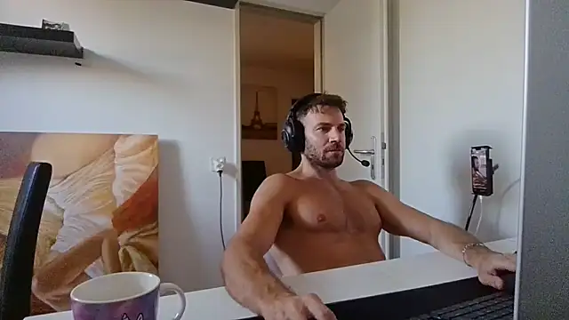 alpha-hunk live cam on StripChat