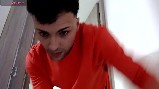 Tyler_axel live cam on StripChat