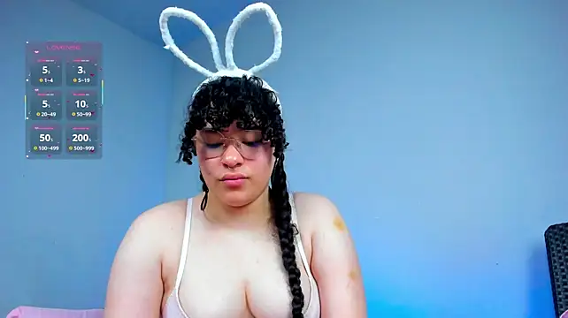 urCurvyTHICC live cam on StripChat