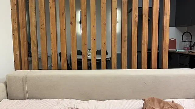 Naomi33 webcam