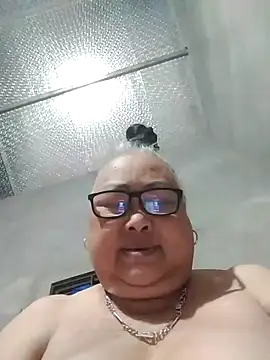 YourMomy- live cam on StripChat