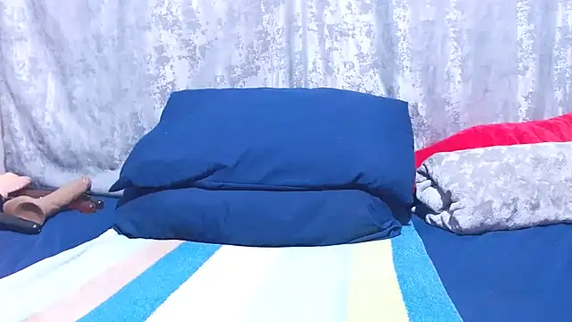MatureBootyBabe4Uxx live cam on StripChat