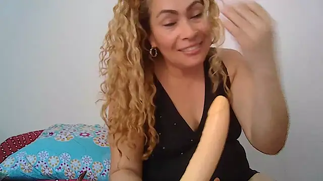 Layla-Astrum live now