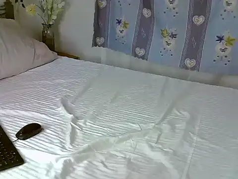Nightdiva33 live cam on StripChat
