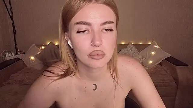 ViolettaLopez live cam on StripChat