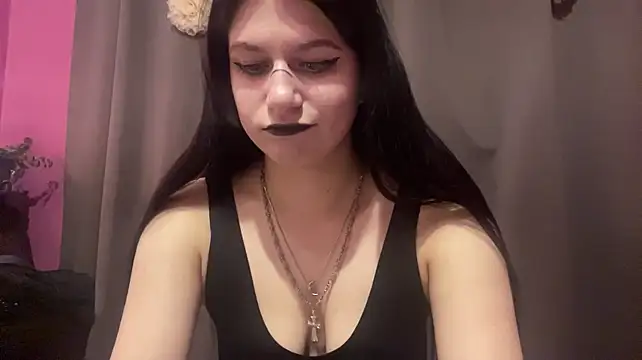 ChrystalWhittet live cam on StripChat