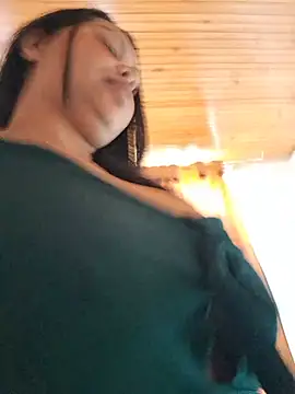 Alessandraa- live cam on StripChat