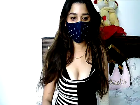 Gloie4u live cam on StripChat