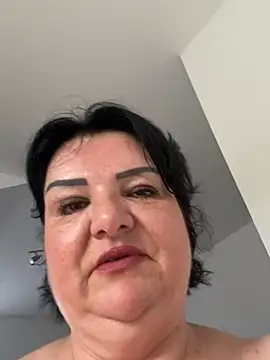 curvymilfmicha live cam on StripChat