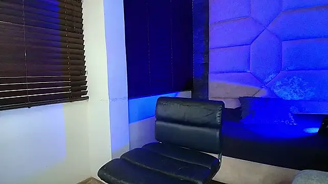 Tyler_Mcrey live cam on StripChat