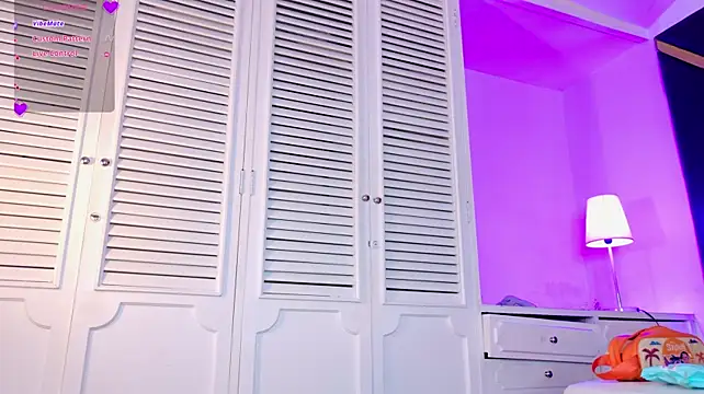 EmmaaCastro live cam on StripChat