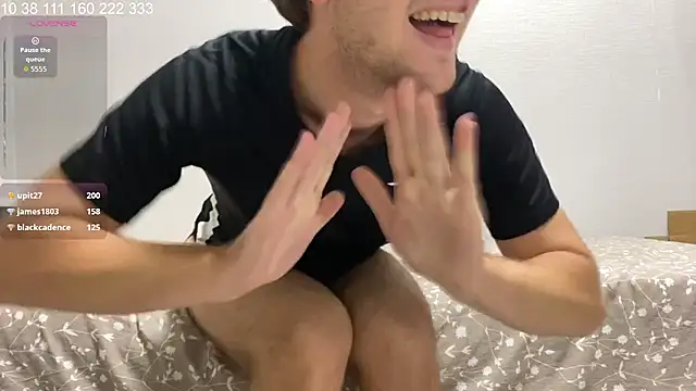 curlyboyy_ live cam on StripChat