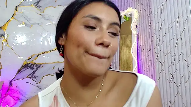 PEACHY_TAY live cam on StripChat