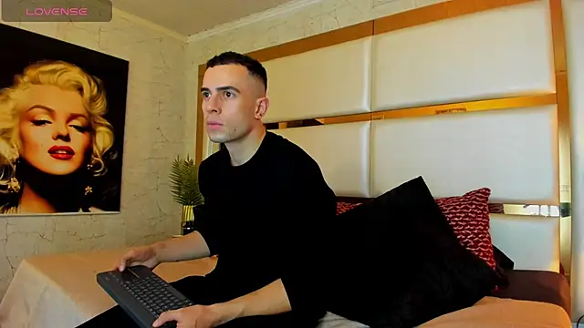 Raziel_Duskbane live cam on StripChat