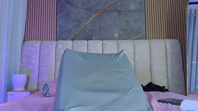 mia_scot live cam on StripChat