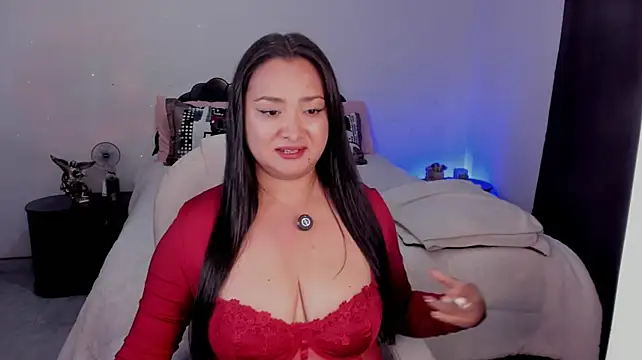 emilydolshe2 live cam on StripChat