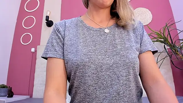 Anastasiapriest live cam on StripChat