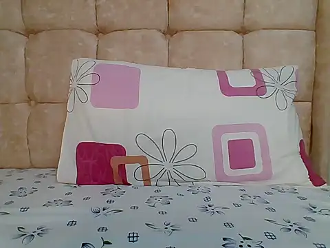 Petite_baby5 live cam on StripChat