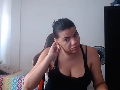 Adriana_0312 live cam on StripChat